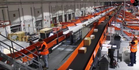 Instalación logística de paquetería.