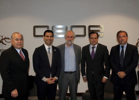Participantes en la reuni&oacute;n en CEOE con el alcalde de Miami &copy;CEOE.