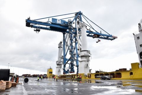 M/V Happy Star de Big Lift. M/V Happy Star de Big Lift.