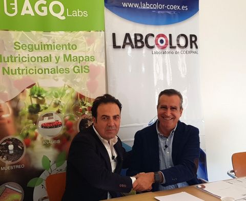 La firma del acuerdo entre Labcolor y AGQ Labs. La firma del acuerdo entre Labcolor y AGQ Labs.