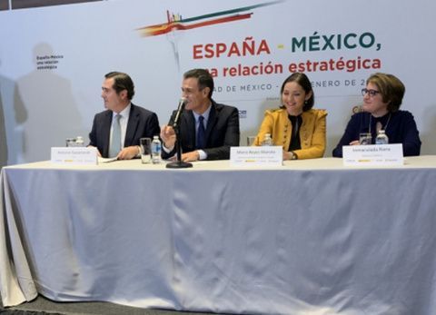 De izda. a dcha: Antonio Garamendi, Pedro S&aacute;nchez, Mar&iacute;a Reyes Maroto e Inmaculada Riera.