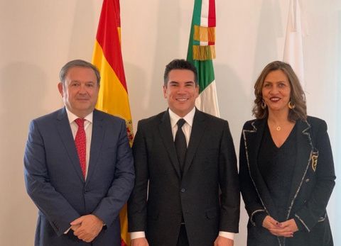 Narciso Casado, el gobernador del Estado de Campeche, Alejandro Moreno C&aacute;rdenas, y la directora general de Casa M&eacute;xico en Espa&ntilde;a &copy;CEOE