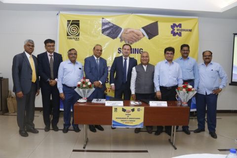 La firma tuvo lugar en la sede de MIDHANI en Hyderabad entre el Consejero Delegado de TUBACEX, Jesús Esmorís y el Presidente de Mishra Dhatu Nigam Limited (MIDHANI), Dinesh Likhi. La firma tuvo lugar en la sede de MIDHANI en Hyderabad entre el Consejero Delegado de TUBACEX, Jesús Esmorís y el Presidente de Mishra Dhatu Nigam Limited (MIDHANI), Dinesh Likhi.