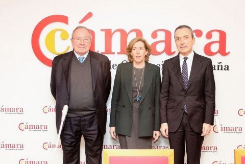 El Pdte. de la C&aacute;mara de Espa&ntilde;a, Jos&eacute; Luis Bonet, la Sr&iacute;a. de Estado de Econom&iacute;a y Apoyo a la Empresa, Ana de la Cueva y el Pdte. de la Comisi&oacute;n de Financiaci&oacute;n de la C&aacute;mara de Espa&ntilde;a Juan C G