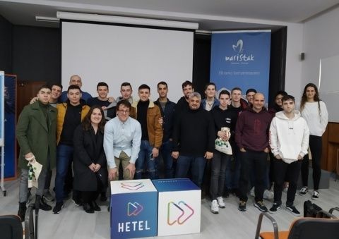 n el proyecto participan estudiantes de FP de HETEL de Euskadi y de Holanda. n el proyecto participan estudiantes de FP de HETEL de Euskadi y de Holanda.