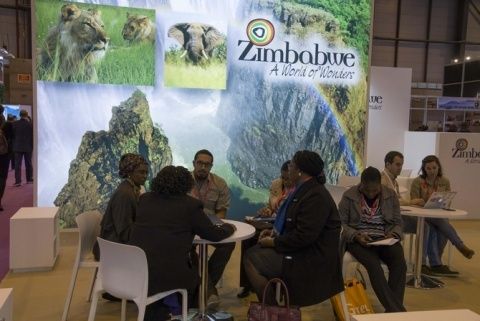 Fitur, stand &Aacute;frica.