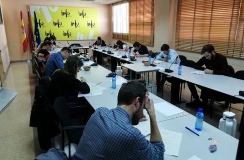 Becas de Internacionalizaci&oacute;n, Los candidatos de la edici&oacute;n pasada durante una de las pruebas de acceso.