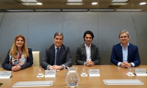 La firma del acuerdo entre COFIDES y la empresa Planasa para impulsar su presencia en M&eacute;xico.
