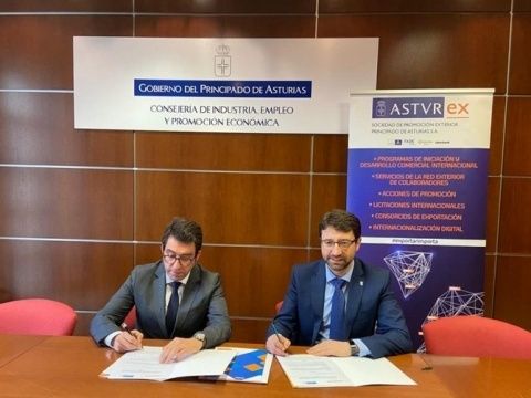 El momento de la firma del convenio. El momento de la firma del convenio.