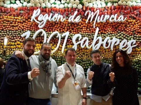 La consejera de Turismo, Juventud y Deportes, Cristina S&aacute;nchez, le acompa&ntilde;a Francisco Mart&iacute;nez, Mart&iacute;n Berasategui, David de Jorge y Pablo Mart&iacute;nez.