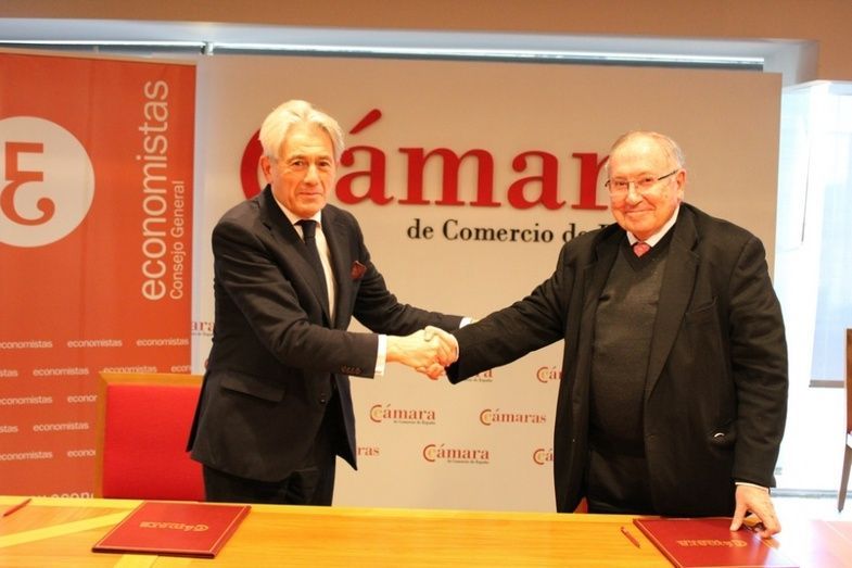 Momento de la firma del convenio por José Luis Bonet y Valentín Pich. Momento de la firma del convenio por José Luis Bonet y Valentín Pich.