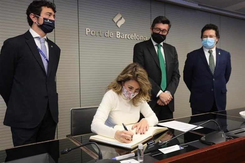 La ministra de Transportes, Movilidad y Agenda Urbana, Raquel Sánchez, durante su vistia al Port de Barcelona. La ministra de Transportes, Movilidad y Agenda Urbana, Raquel Sánchez, durante su vistia al Port de Barcelona.