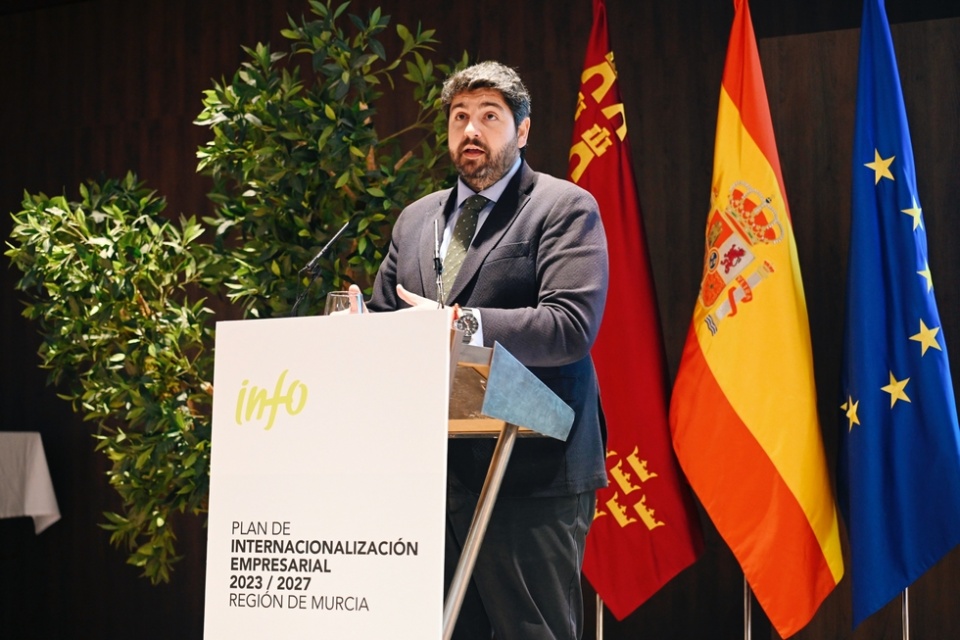 El presidente de la Comunidad, Fernando L&oacute;pez Miras, en la presentaci&oacute;n del nuevo Plan de Internacionalizaci&oacute;n Empresarial de la Regi&oacute;n de Murcia 2023-2027.