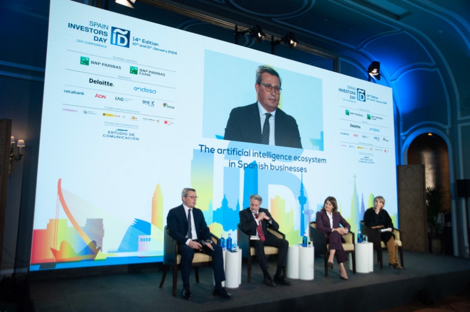 Alberto Granados, presidente de MICROSOFT; Fuencisla Clemares, country manager GOOGLE Spain and Portugal e Irene Cano, country manager META Iberia. Alberto Granados, presidente de MICROSOFT; Fuencisla Clemares, country manager GOOGLE Spain and Portugal e Irene Cano, country manager META Iberia.