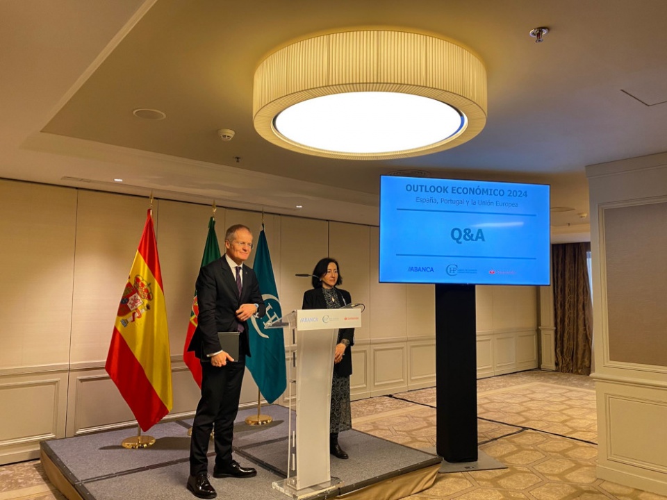 Presentación Outlook Económico: España, Portugal y la Unión Europea. Presentación Outlook Económico: España, Portugal y la Unión Europea.