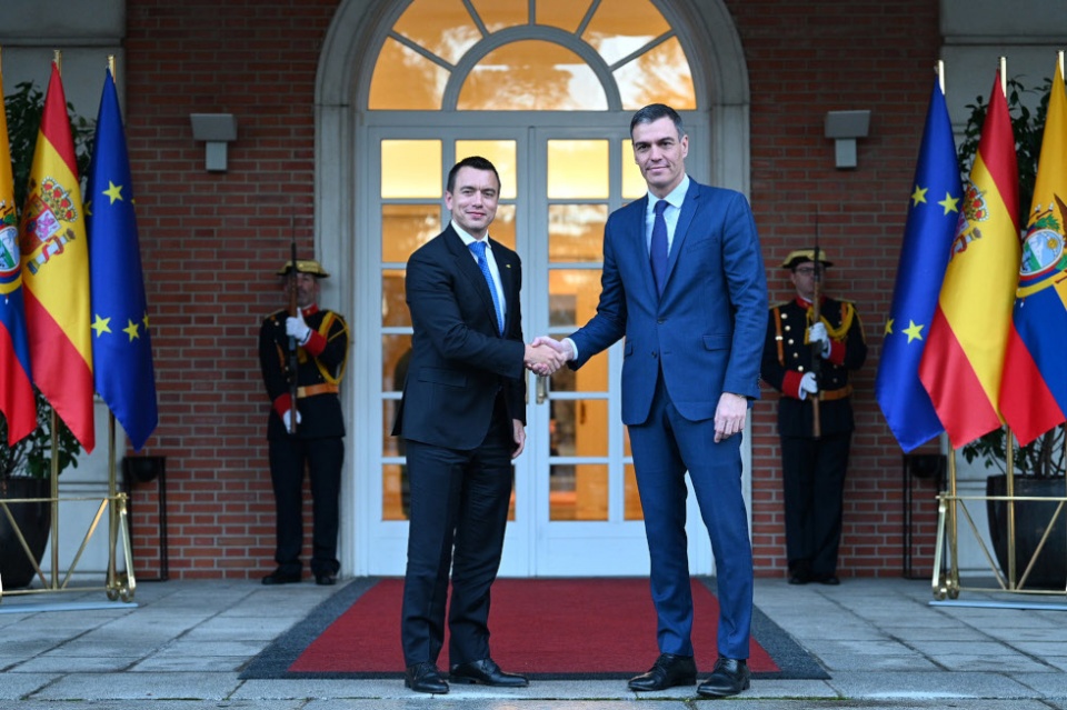 El presidente del Gobierno, Pedro S&aacute;nchez, recibe en La Moncloa al presidente de la Rep&uacute;blica del Ecuador, Daniel Noboa. Pool Moncloa/Borja Puig de la Bellacasa