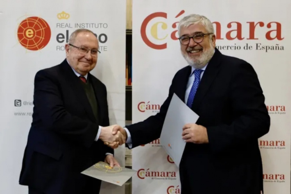 José Luis Bonet, presidente de la Cámara de Comercio de España y José Juan Ruiz, presidente del Real Instituto Elcano. José Luis Bonet, presidente de la Cámara de Comercio de España y José Juan Ruiz, presidente del Real Instituto Elcano.