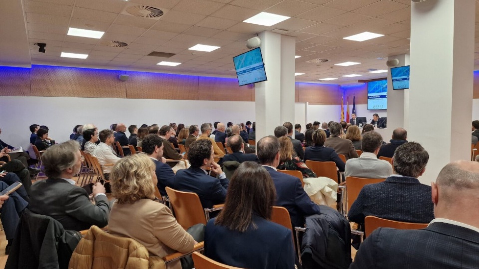 Imagen del salón durante la jornada. Imagen del salón durante la jornada.