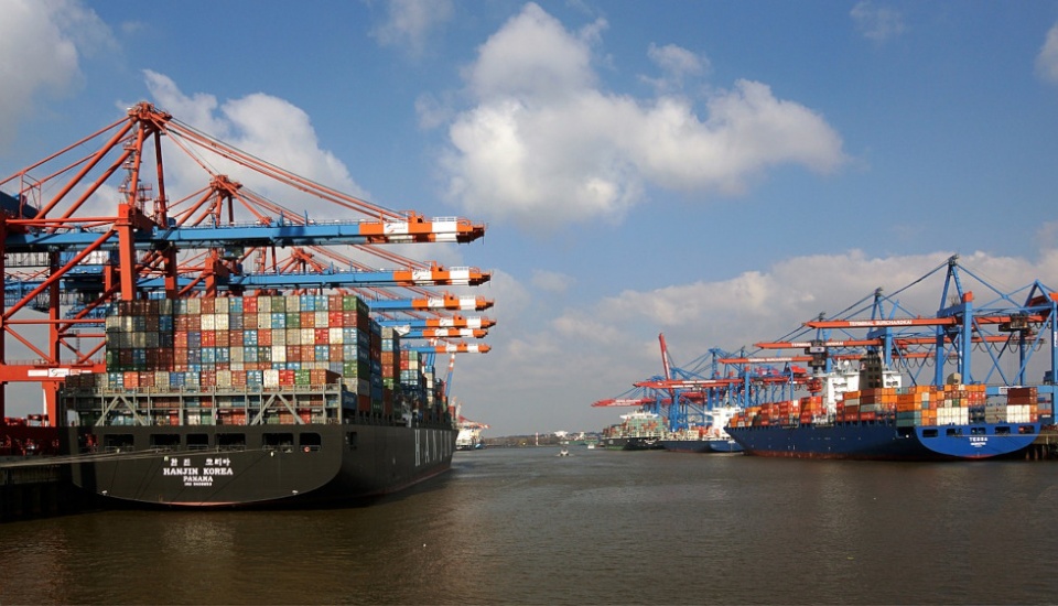 Este aumento de costes, que repercutir&aacute; en los mercados y los precios de los productos, tambi&eacute;n podr&iacute;a llevar a "cuellos de botella" en los puertos chinos.
