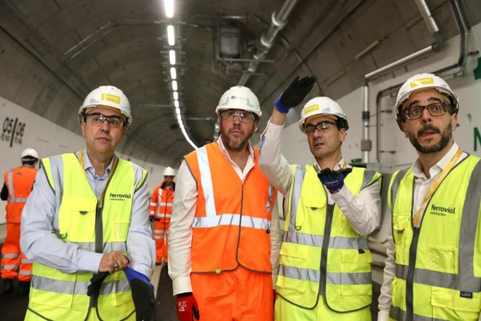 El ministro de Transportes y Movilidad Sostenible, Óscar Puente, visita la obra del nuevo túnel del Támesis en Londres que ejecutan empresas españolas. El ministro de Transportes y Movilidad Sostenible, Óscar Puente, visita la obra del nuevo túnel del Támesis en Londres que ejecutan empresas españolas.