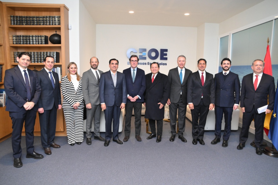 Participantes en el encuentro empresarial con el Estado de Yucat&aacute;n, en CEOE.