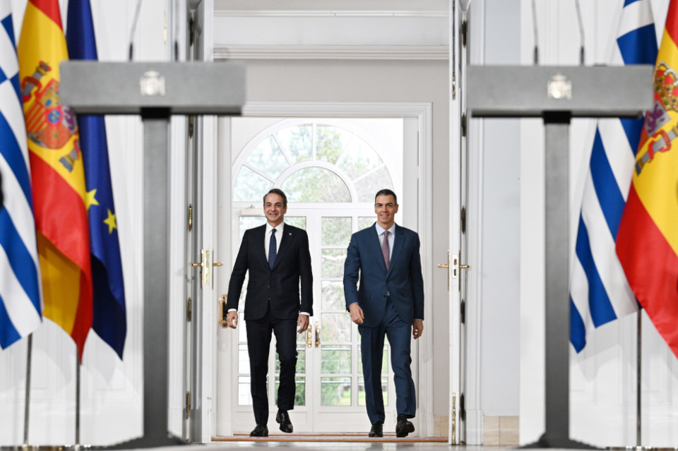 El presidente del Gobierno, Pedro Sánchez, y el primer ministro de Grecia, Kyriákos Mitsotákis Pool Moncloa / Borja Puig de la Bellacasa El presidente del Gobierno, Pedro Sánchez, y el primer ministro de Grecia, Kyriákos Mitsotákis Pool Moncloa / Borja Puig de la Bellacasa