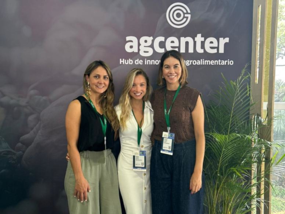 Laura Ceballos, directora ejecutiva de Agcenter; Beatriz Jacoste, CEO de KM ZERO; Catalina Valencia, directora de Comunidad y Grandes eventos de KM ZERO.