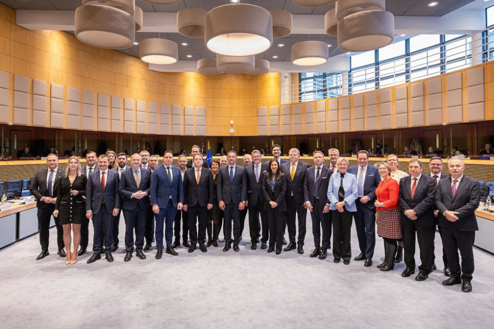 Foto de grupo del Consejo extraordinario de Ministros de Agricultura de la Unión Europea celebrado en Bruselas. Foto de grupo del Consejo extraordinario de Ministros de Agricultura de la Unión Europea celebrado en Bruselas.