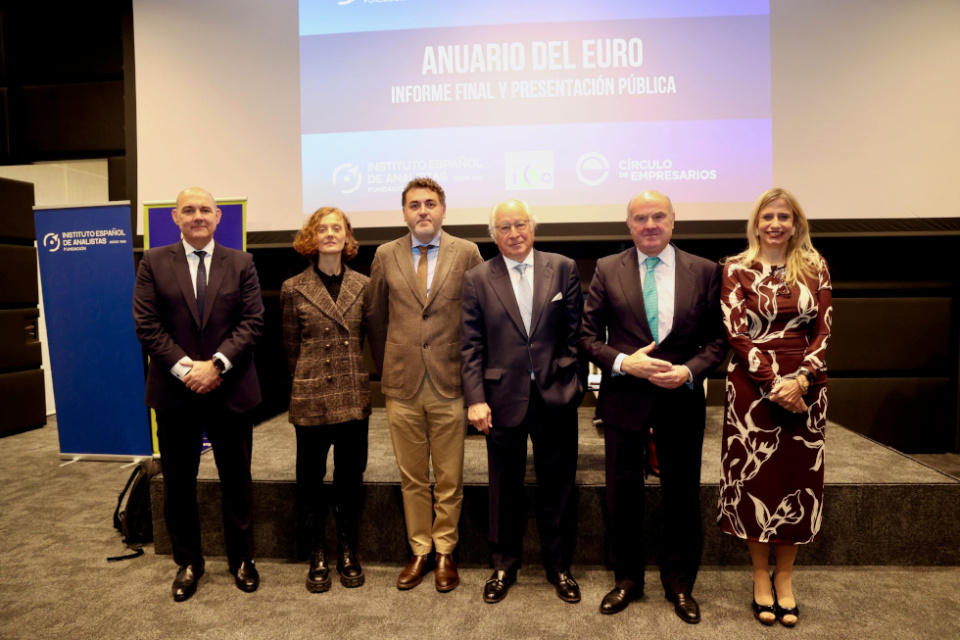 Presentación pública del Anuario del Euro. Presentación pública del Anuario del Euro.