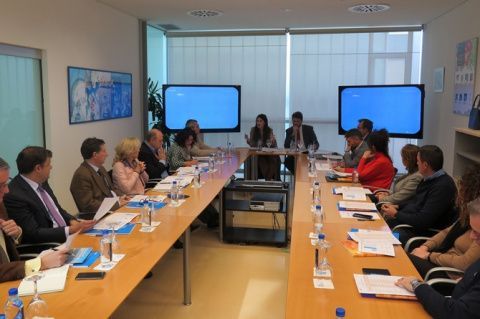 La consejera de Turismo y Cultura, Miriam Guardiola, mantuvo un encuentro con el sector para informarles de estas medidas. La consejera de Turismo y Cultura, Miriam Guardiola, mantuvo un encuentro con el sector para informarles de estas medidas.