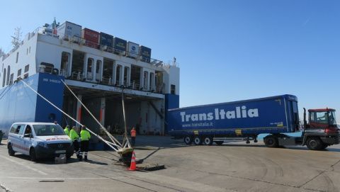 Cami&oacute;n Transitalia y Naviera Grimaldi, primer viaje europeo eCMR.