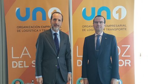 El secretario general de UNO, Francisco Aranda, junto al presidente de Arola, Alejandro Arola, tras sellar la alianza entre ambas organizaciones.