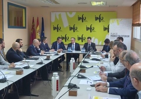 Tras el encuentro, una decena de empresas murcianas mantuvieron reuniones bilaterales con la delegaci&oacute;n kazaja.