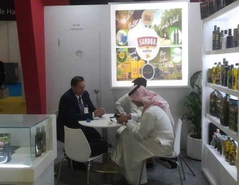 Aceites Sand&uacute;a en Gulfood en Dubai.