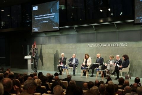 Presentación del nº 166 de la revista Economistas "El sector exterior de la economía española en 2020". Presentación del nº 166 de la revista Economistas "El sector exterior de la economía española en 2020".