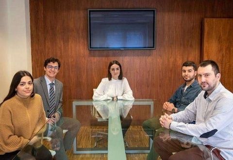 Los becarios se incorporarán a sus destinos en los próximos días. Los becarios se incorporarán a sus destinos en los próximos días.
