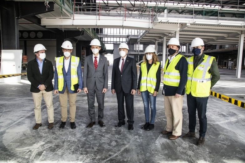 Pedro Duque conoce la construcci&oacute;n del mayor hub de industria 4.0 del sur de Europa cuya inauguraci&oacute;n est&aacute; prevista para este verano.