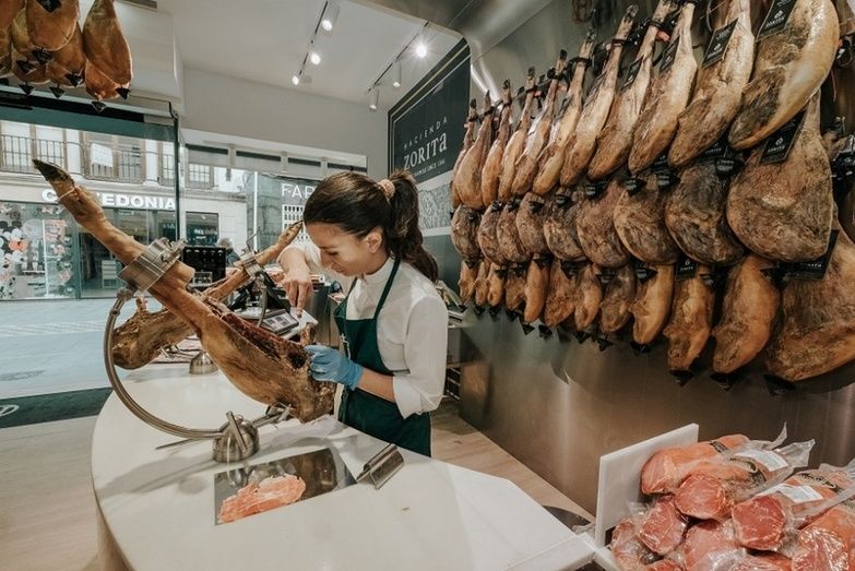 Viandas Hacienda Zorita, La cadena especializada en la comercialización de productos ibéricos con 10 años de experiencia en el mercado. Viandas Hacienda Zorita, La cadena especializada en la comercialización de productos ibéricos con 10 años de experiencia en el mercado.