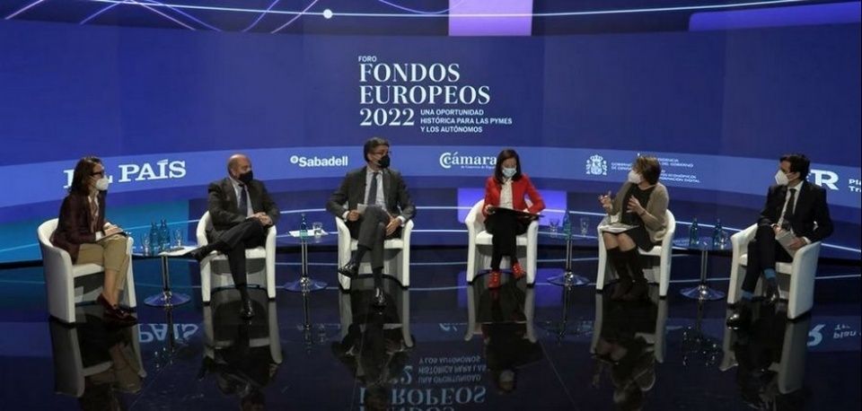 Mesa redonda “El camino de las pymes y los autónomos para solicitar los Fondos Europeos”. Mesa redonda “El camino de las pymes y los autónomos para solicitar los Fondos Europeos”.