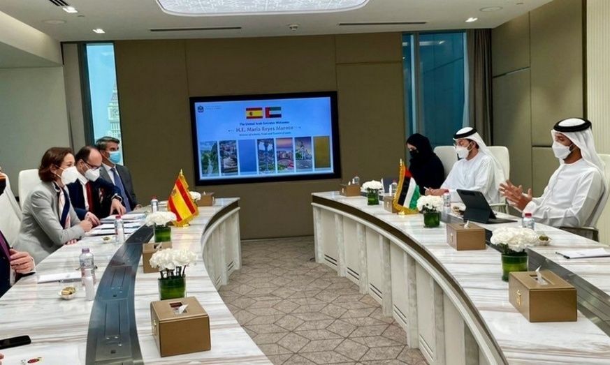 La Ministra Reyes Maroto durante la reuni&oacute;n con el Ministro de Econom&iacute;a de EAU.