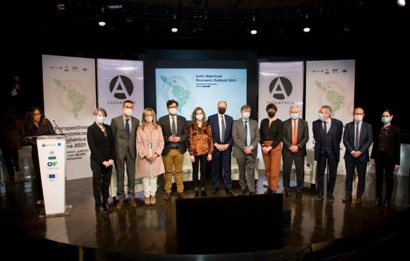 Foto de familia, presentaci&oacute;n del Informe.