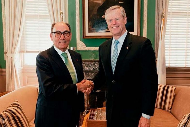 Ignacio S&aacute;nchez Gal&aacute;n, presidente de Iberdrola, con el gobernador de Massachusetts, Charlie Baker.