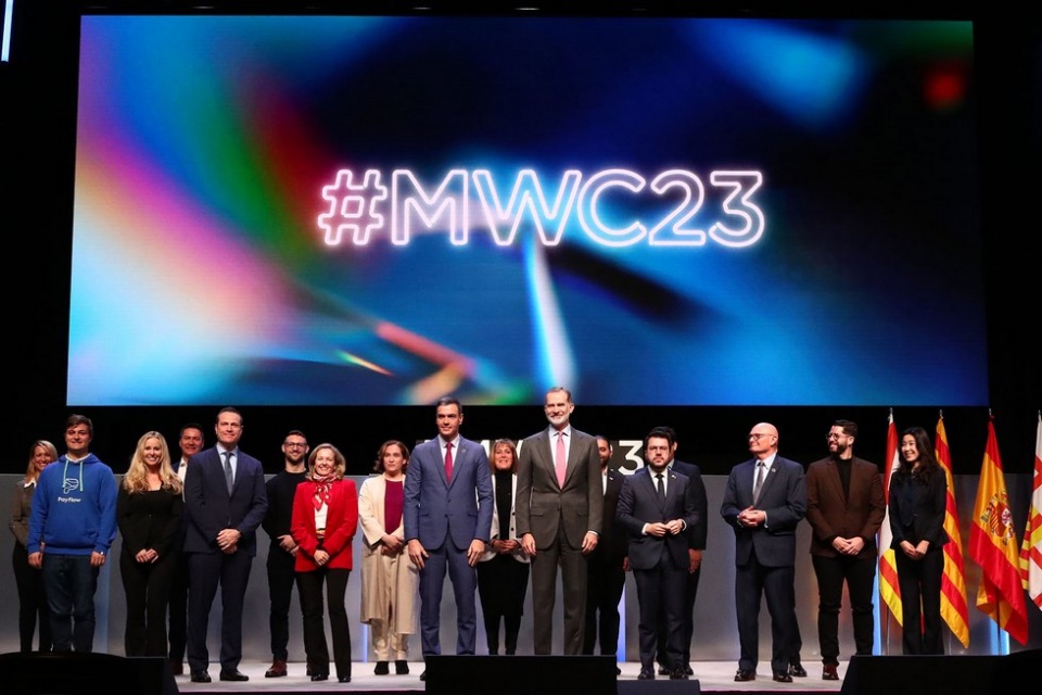 Foto de familia del presidente en el acto inaugural del 'GSMA Mobile World Congress Barcelona 2023', presidido por el Rey Felipe VI. Pool Moncloa/Fernando Calvo Foto de familia del presidente en el acto inaugural del 'GSMA Mobile World Congress Barcelona 2023', presidido por el Rey Felipe VI. Pool Moncloa/Fernando Calvo