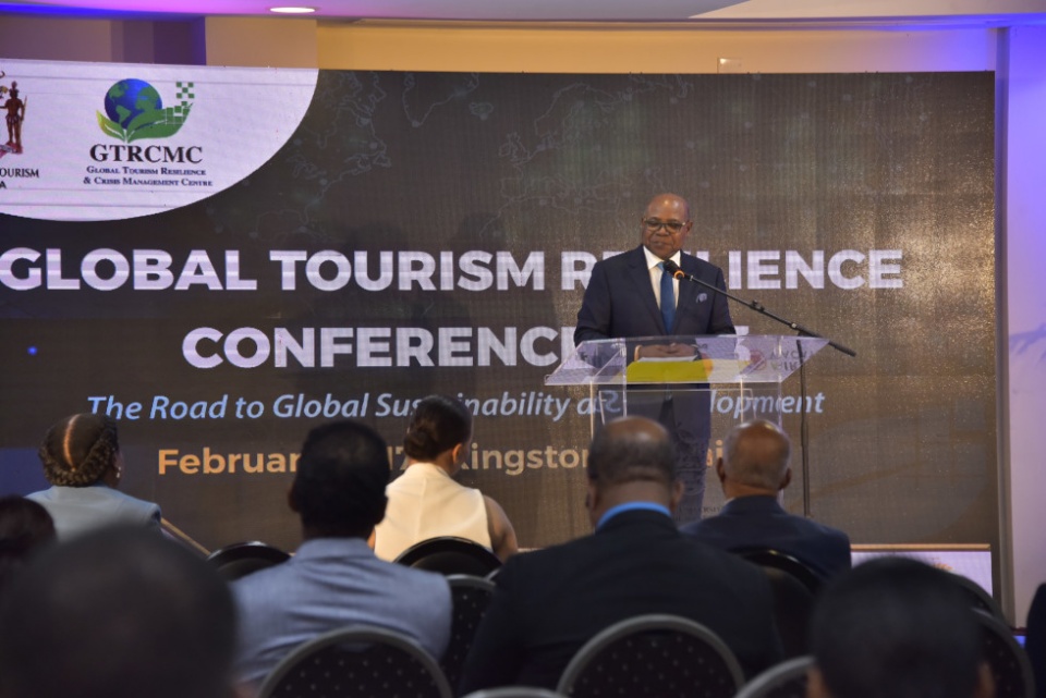 El Ministro de Turismo, Hon Edmund Bartlett.
