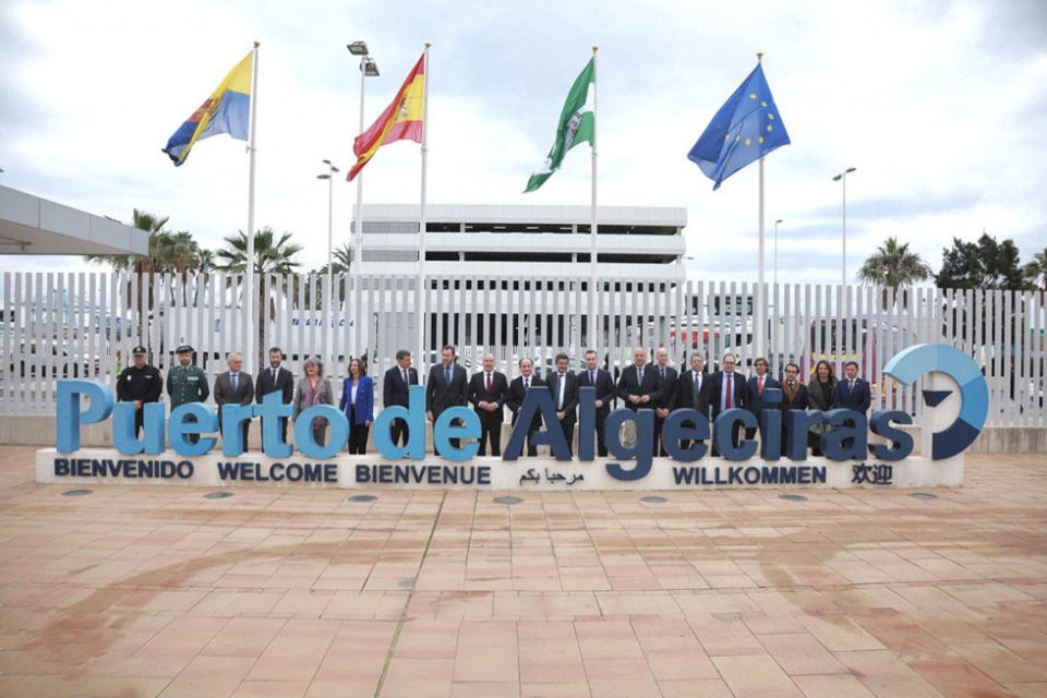 El ministro de Transportes y Movilidad Sostenible, &Oacute;scar Puente, durante una visita al Puerto de Algeciras.