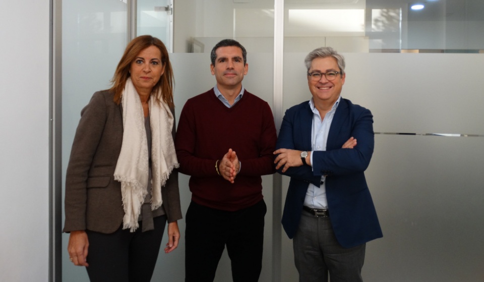 Ana Cebri&aacute;n, directora de Internacionalizaci&oacute;n de COFIDES; Juan Pablo Nebrera, CEO de Brooklyn Fitboxing; y Miguel &Aacute;ngel Ladero, director corporativo de Inversiones de COFIDES.