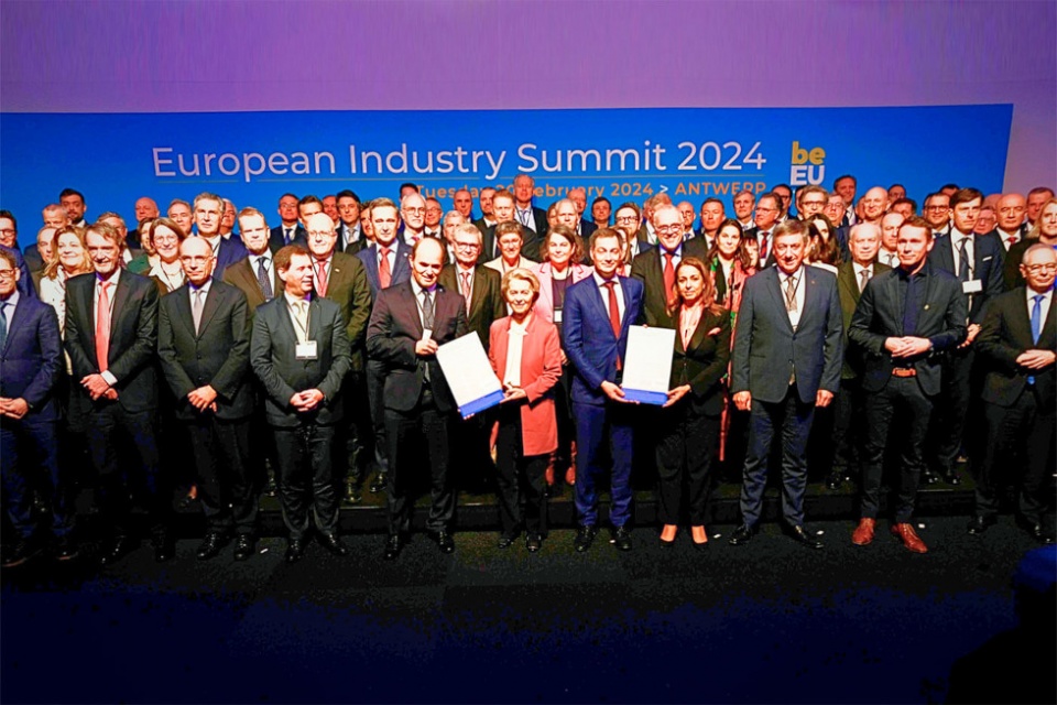 La "Declaraci&oacute;n de Amberes"  ha sido firmada por 73 l&iacute;deres europeos de 20 sectores de la industria b&aacute;sica europea.
