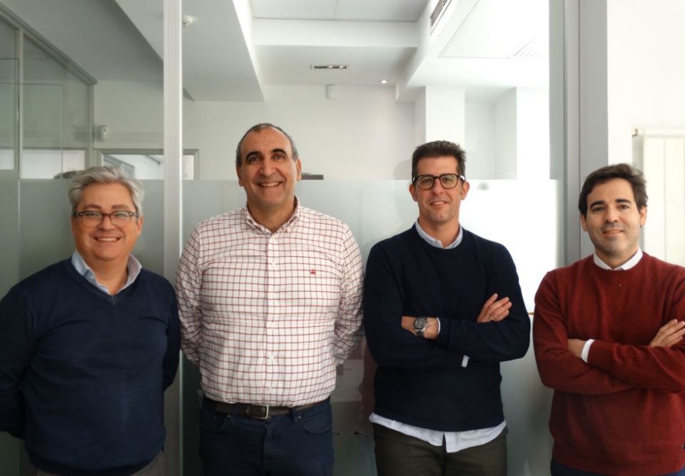 Miguel &Aacute;ngel Ladero, director corporativo de Inversiones de COFIDES; Roberto Mart&iacute;nez, CEO y accionista de NBI Bearings; Javier Raya, director Financiero de NBI Bearings; y Eduardo Fern&aacute;ndez, analista de la operaci&oacute;n.