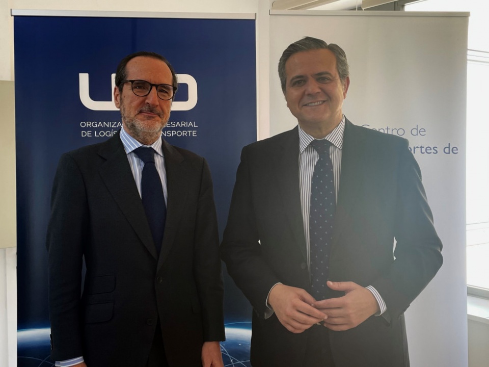 El presidente de UNO, Francisco Aranda y el consejero de Transportes de la CAM, Jorge Rodrigo. El presidente de UNO, Francisco Aranda y el consejero de Transportes de la CAM, Jorge Rodrigo.