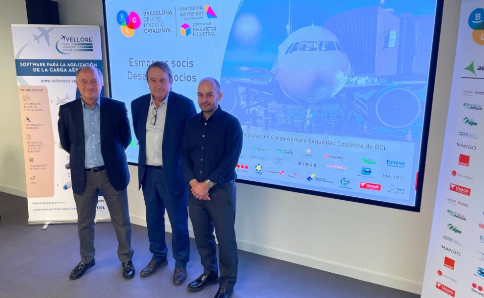 El director general de BCL, Santiago Bassols, y Eduardo Cerezo, jefe de la Divisi&oacute;n Inmobiliaria y Mercanc&iacute;as de Aena, inauguraron la jornada.